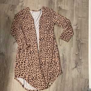 4/$20 🌺 Leopard cardigan